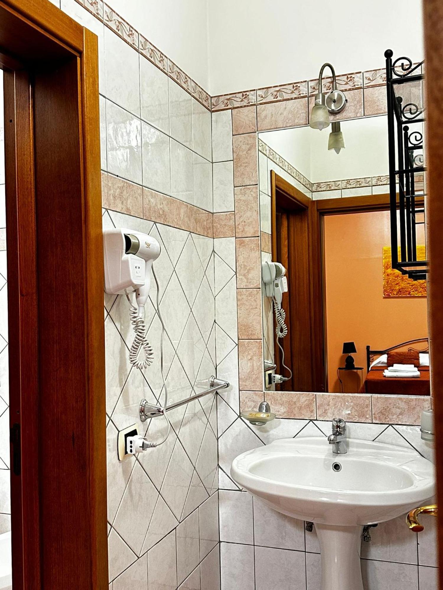 Residence Lupiae Лече Екстериор снимка